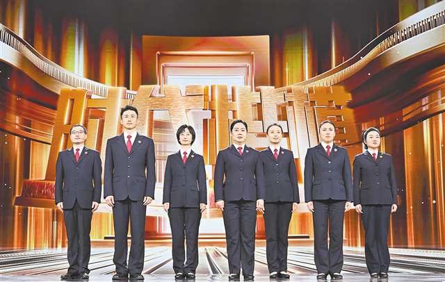 日前，中央宣傳部授予重慶檢察未成年人保護工作團隊代表“時代楷?！狈Q號。記者 劉力 攝\視覺重慶