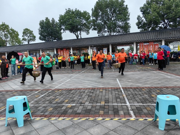 趣味運動會現場。鄧柳攝