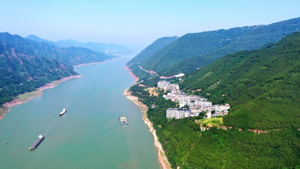 云陽縣龍洞鎮全貌。方劍攝