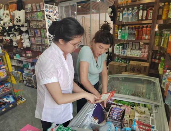 普及反假知識。華夏銀行重慶分行供圖