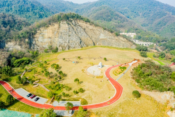中梁山礦坑公園。九龍坡區融媒體中心供圖