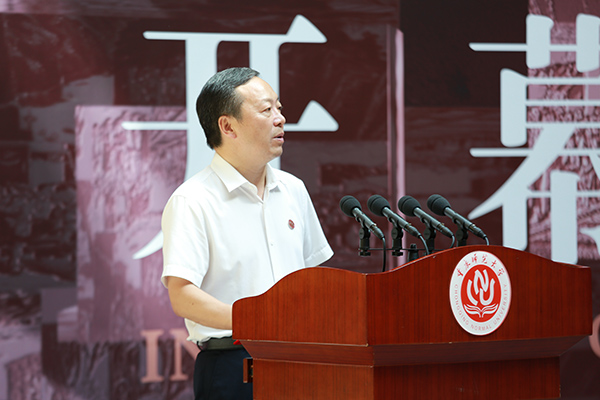 重慶師范大學黨委常委、副校長孟小軍致辭。張源攝