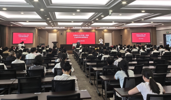 招聘面試現場。施杰攝