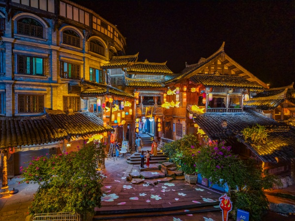 千燈點亮松溉古鎮。陳安鑫攝