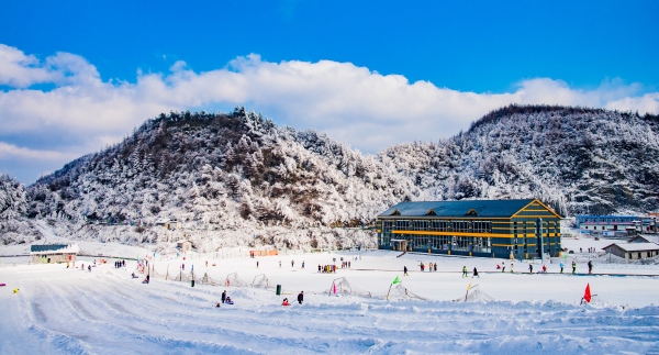 茅草壩滑雪。奉節縣文旅委供圖