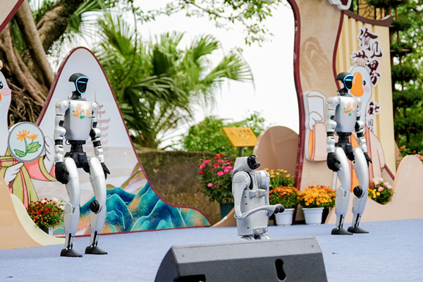 機器人、機器狗熱情舞蹈驚艷亮相?；顒臃焦﹫D