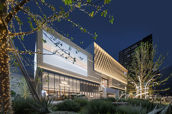 江岸天街。龍湖商業供圖