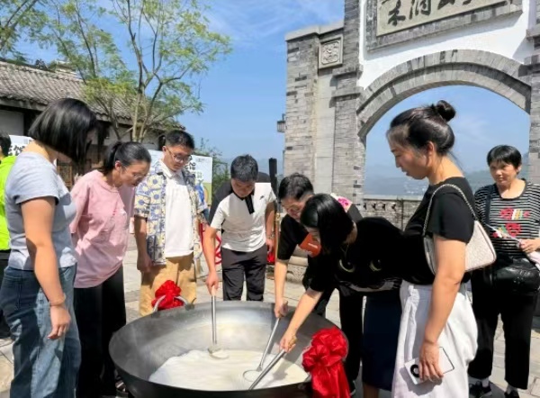 非遺豆花新鮮出爐。巴南區委宣傳部供圖
