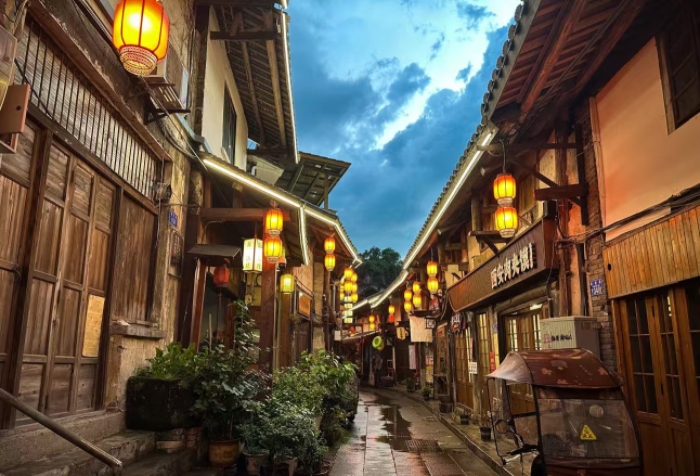 偏巖古鎮老街一景。劉言攝