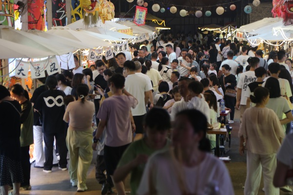 夜間消費場景熱鬧非凡。景區供圖