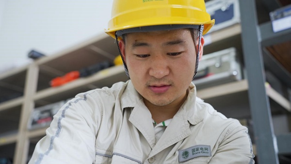 何潤假日值守。國網重慶永川供電公司供圖