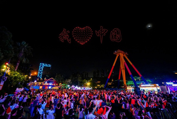 重慶歡樂谷上演無人機煙花秀。景區供圖