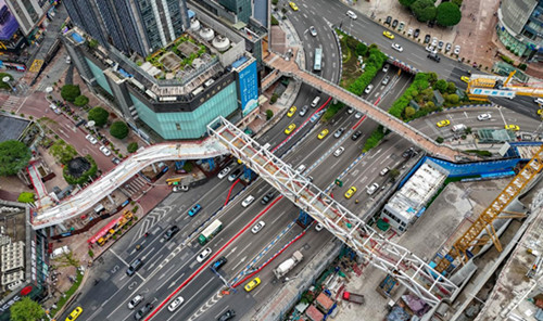 觀音橋商圈空中連廊項目。重慶設計集團有限公司市政設計研究院供圖