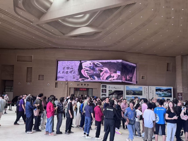 裸眼3D亮相大足石刻游客中心。大足石刻研究院供圖