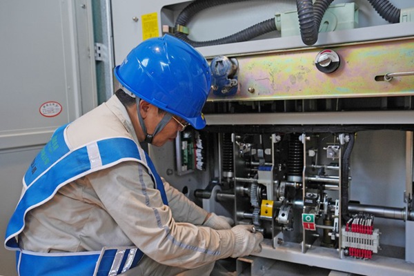 開展檢修工作。國網重慶合川供電公司供圖