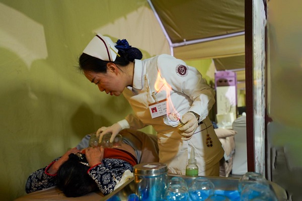 往屆活動中，市民現場體驗火罐療法。主辦方供圖