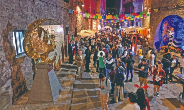 豐都“鳳鳴平都”文化主題雕塑在墨西哥瓜納華托市落成。豐都縣委宣傳部供圖