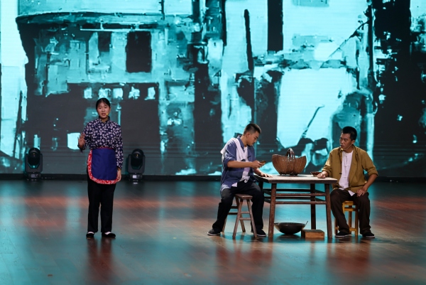 本次“榜樣力量”大思政課采用“情景演繹”舞臺劇的形式，增加思政課的趣味性和感染力。江北區委宣傳部供圖