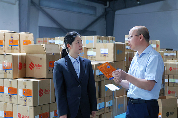 農行工作人員實地走訪調研。向詩佳攝