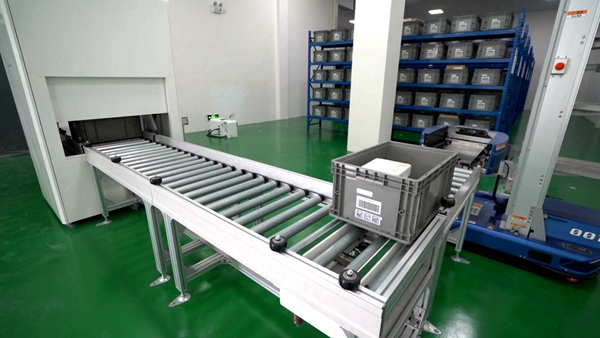 智能設備自動掃描物資倉儲碼或實物ID。國網重慶永川供電公司供圖