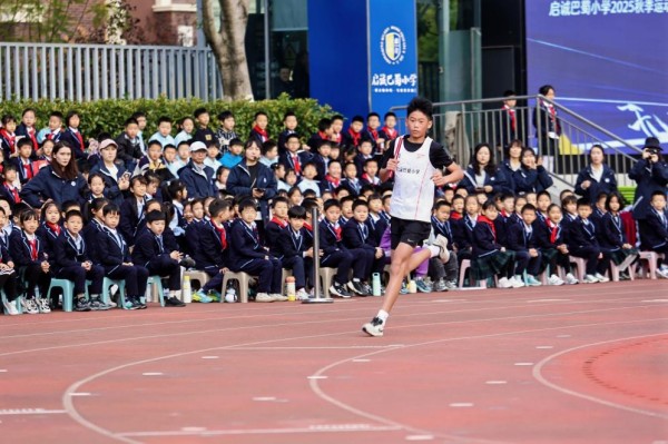 接力賽跑。啟誠巴蜀小學校供圖