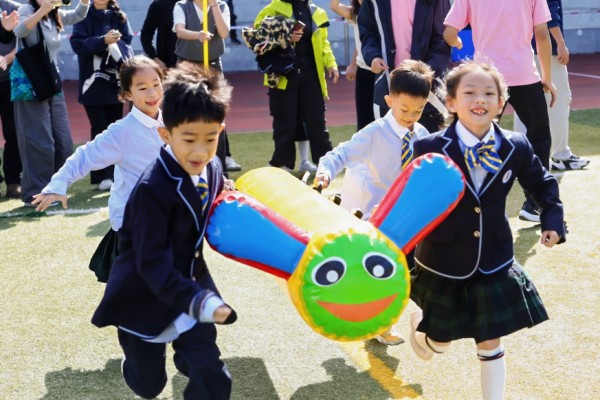 趣味挑戰賽。啟誠巴蜀小學校供圖