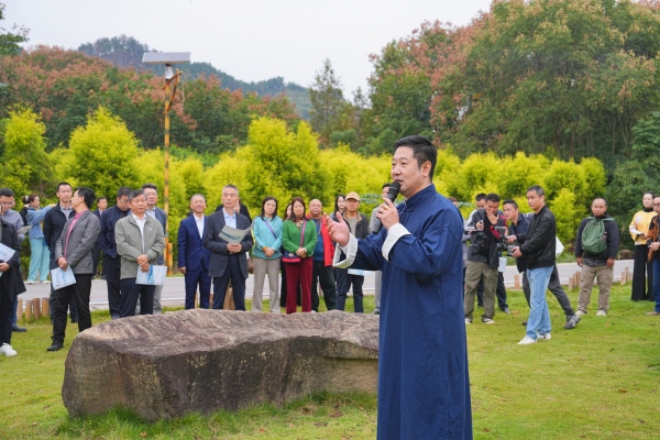 《在北碚看合川老鄉》朗誦。秦廷富攝