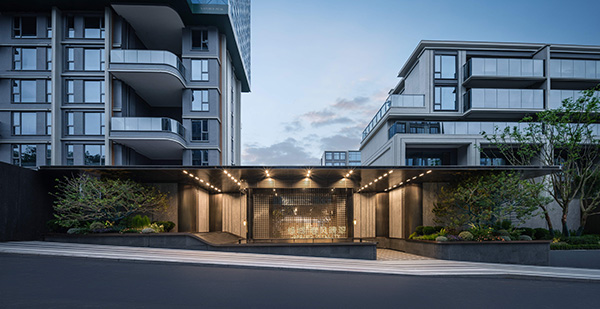 綠城春風晴翠極萃項目大門實景圖。綠城供圖