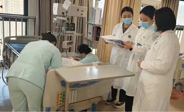 術后，患者留院觀察。豐都縣人民醫院供圖