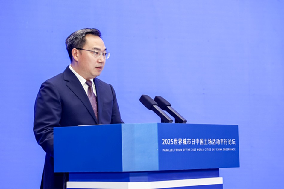 渝中區委常委、宣傳部部長艾正兵分享文明城市建設經驗做法?；顒臃焦﹫D