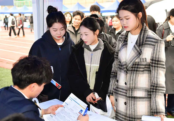 重慶工程職院舉行2026屆畢業生秋季雙選會