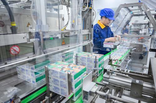 10月29日，位于江北區的登康口腔智能工廠，自動完成裝盒的牙膏下線。記者 張錦輝 攝/視覺重慶