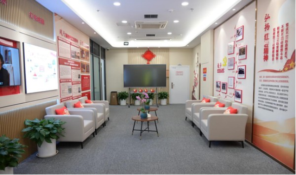 紅巖主題網點。郵儲銀行重慶分行供圖