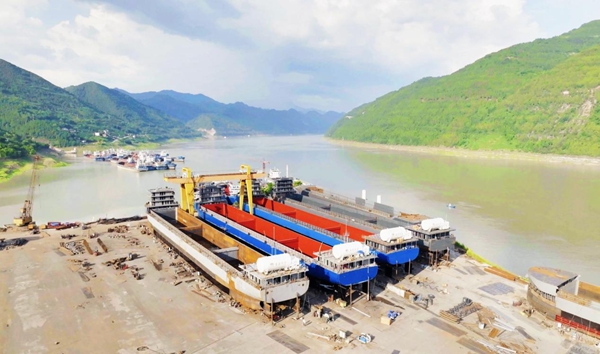 重慶市河牛滾裝船運輸有限公司船舶修造現場。恒豐銀行重慶分行供圖 第1眼TV-華龍網發