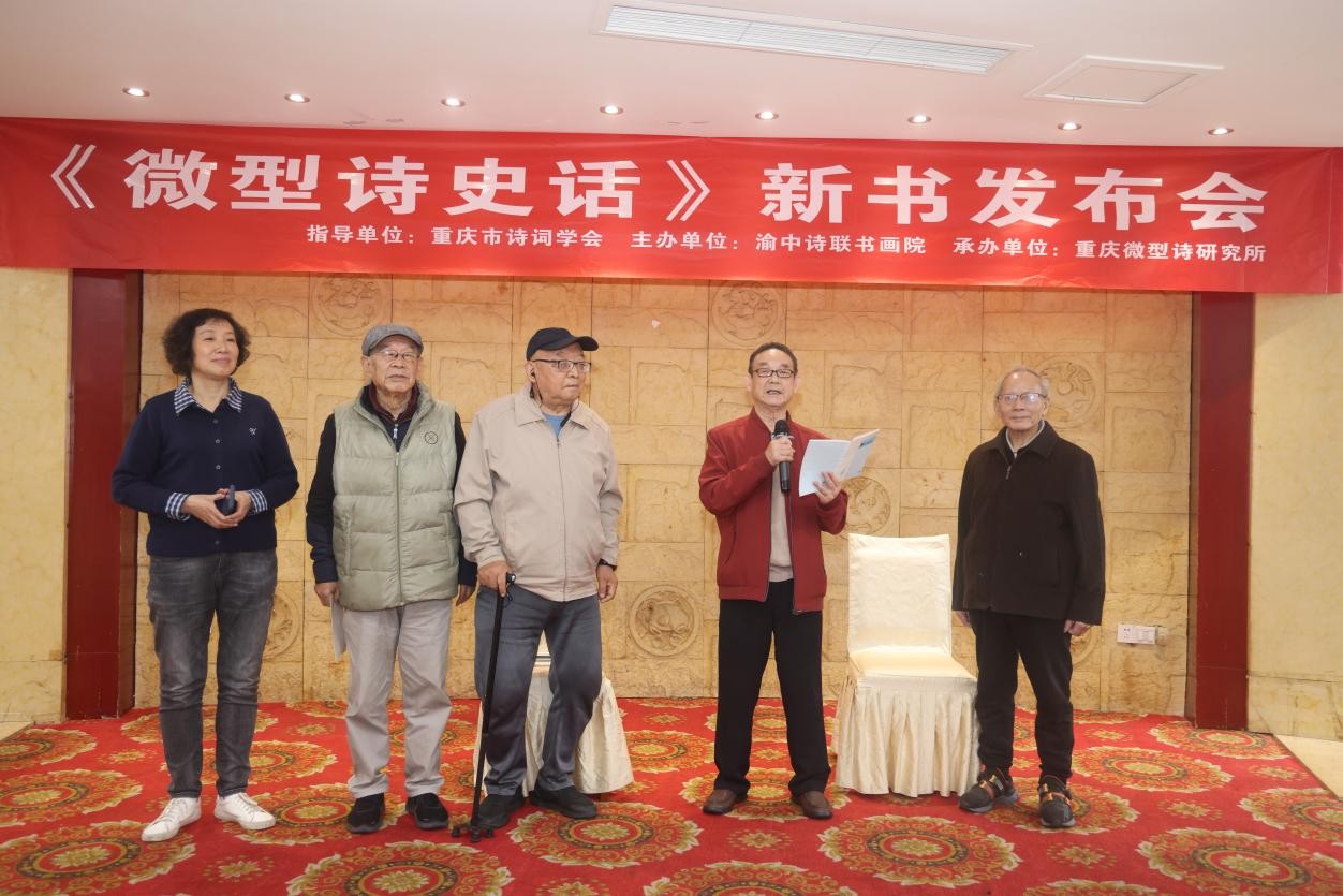 《微型史詩話》創作團隊。曾英豪攝