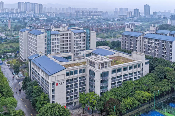 航拍“狼卜文科樓”。重慶理工大學供圖