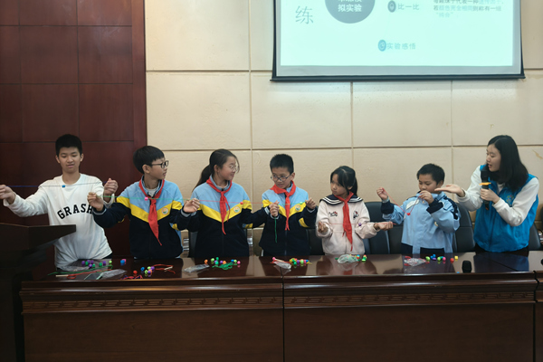 現場小實驗。北碚區華光小學供圖