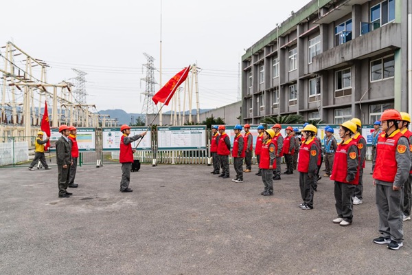 突擊隊授旗儀式。國網重慶永川供電公司供圖