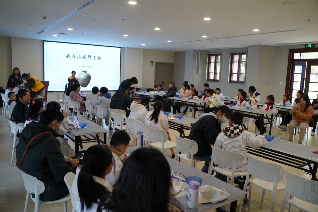 “我在山城修文物”研學課程體驗。重慶市文物考古研究院供圖