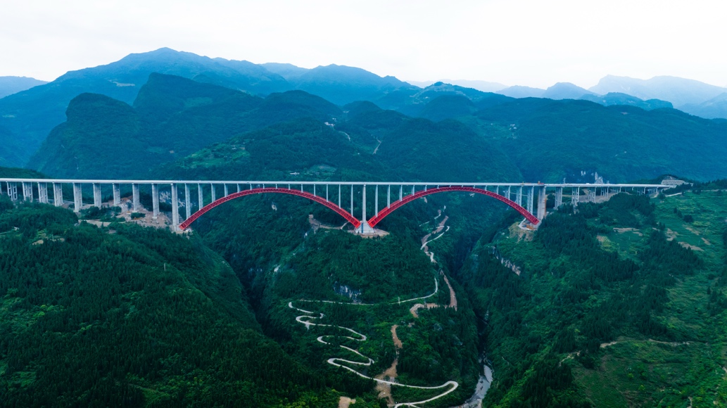 渝湘復線高速雙堡特大橋。重慶高速集團供圖